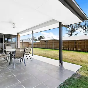 https://family-friendly-beach-house-in-point-vernon.queenslandhotels.net